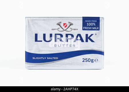 Ein Paket von Lurpak butter Schuss auf einem weißen Hintergrund. Stockfoto