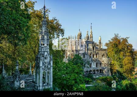 SINTRA, PORTUGAL - 31. Oktober 2017. Die regaleira Palace (Quinta da Regaleira) in Sintra, Portugal. Stockfoto