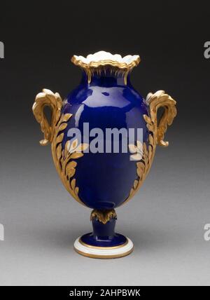 Herstellung nationale de Sèvres (Hersteller). Vase. 1765 - 1775. Sèvres. Weiche Hartporzellan, dunkelblau Masse, Vergoldung und vergoldeten-Lager Stockfoto