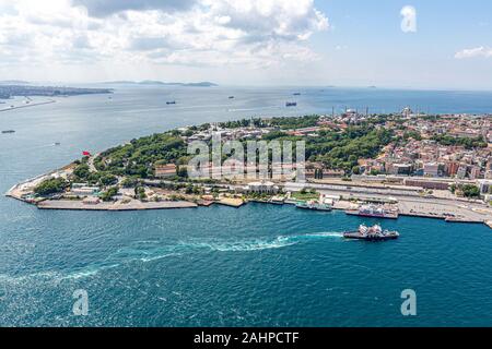 Istanbul, Türkei - 9 Juni, 2013; Istanbul Luftbild, 1500 Meter vom Hubschrauber beschossen. Blick auf die historische Halbinsel, Gulhane Park, der Hagia Sophia, der Blauen M Stockfoto