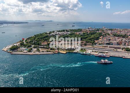 Istanbul, Türkei - 9 Juni, 2013; Istanbul Luftbild, 1500 Meter vom Hubschrauber beschossen. Blick auf die historische Halbinsel, Gulhane Park, der Hagia Sophia, der Blauen M Stockfoto