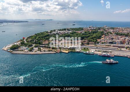 Istanbul, Türkei - 9 Juni, 2013; Istanbul Luftbild, 1500 Meter vom Hubschrauber beschossen. Blick auf die historische Halbinsel, Gulhane Park, der Hagia Sophia, der Blauen M Stockfoto