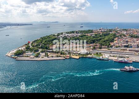 Istanbul, Türkei - 9 Juni, 2013; Istanbul Luftbild, 1500 Meter vom Hubschrauber beschossen. Blick auf die historische Halbinsel, Gulhane Park, der Hagia Sophia, der Blauen M Stockfoto