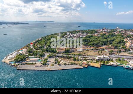 Istanbul, Türkei - 9 Juni, 2013; Istanbul Luftbild, 1500 Meter vom Hubschrauber beschossen. Blick auf die historische Halbinsel, Gulhane Park, der Hagia Sophia, der Blauen M Stockfoto