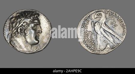 Antike Griechische. Tetradrachme (Münze), Leiter des Herakles. 74 v. Chr. - 73 v. Chr.. Reifen. Silber Herakles war der vollendete Held. Tempel in Griechenland und in Italien wurden ihm gewidmet, der Sohn des Zeus, und Römer, die ihn als Hercules kannte, ihn als Vorbild gefeiert. Mit roher Kraft, Entschlossenheit und gerade genug Intelligenz, Herakles seine berühmten Zwölf Arbeiten, unsterblich zu werden. Herakles ist leicht erkennbar an seinem knorrigen Club und Lion's Haut. Letzteres bezieht sich auf seine erste Arbeit, in der er ein magisches Tier, Verwüstung der Stadt Nemea getötet wurde. Die Lion's unbesiegbar ausblenden Stockfoto