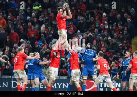 Dezember 28th, 2019, Cork, Irland: Billy Holland bei den Pro 14-Munster Rugby versus Leinster Rugby Spiel im Thomond Park Stockfoto