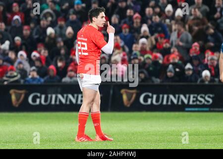 Dezember 28th, 2019, Cork, Irland: Joey Carbery am Pro 14-Munster Rugby versus Leinster Rugby Spiel im Thomond Park Stockfoto