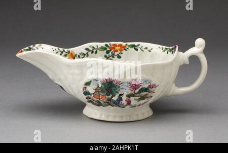 Royal Worcester Porzellan Firma (Hersteller). Sauceboat. 1750 - 1760. Worcester. Weiche Hartporzellan mit mehrfarbigem Emaille Stockfoto