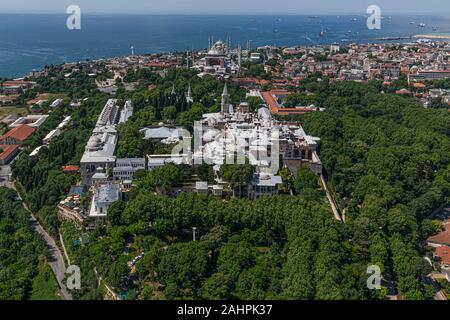 Istanbul, Türkei - 9 Juni, 2013; Istanbul Luftbild, 1500 Meter vom Hubschrauber beschossen. Blick auf die historische Halbinsel, dem Topkapi Palast, Gülhane Park, Hagi Stockfoto