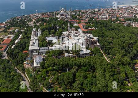 Istanbul, Türkei - 9 Juni, 2013; Istanbul Luftbild, 1500 Meter vom Hubschrauber beschossen. Blick auf die historische Halbinsel, dem Topkapi Palast, Gülhane Park, Hagi Stockfoto