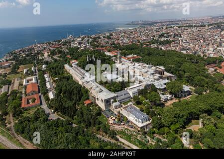 Istanbul, Türkei - 9 Juni, 2013; Istanbul Luftbild, 1500 Meter vom Hubschrauber beschossen. Blick auf die historische Halbinsel, dem Topkapi Palast, Gülhane Park, Hagi Stockfoto