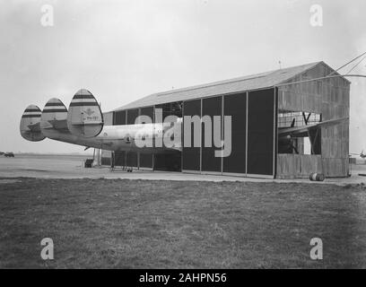 'Nose-Hangar' KLM, Schiphol Datum Oktober 28, 1947 Ort Amsterdam, Noord-Holland Stockfoto