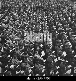 Folk Weihnachten singen in der RAI Gebäude von 7000 Sängern. Massive Christmas Song Überblick Datum 21. Dezember 1963 Stockfoto