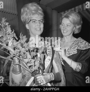 Miss Bril Wahl 1963. Jenny de Knegt aus Amsterdam ist ein Gewinner Datum 30. Mai 1963 Ort Amsterdam, Noord-Holland Stockfoto