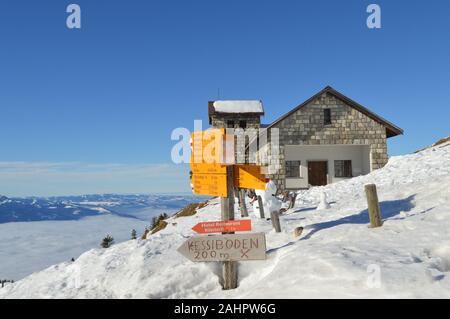 Panoramablick alipne und Schnee Blick vom Mount Rigi Kulm Kaltbad in der Nähe von Vitznau, Schweiz Stockfoto