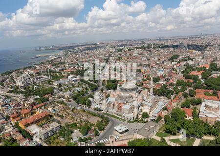 Istanbul Luftbild. Blick vom Hubschrauber; Hagia Sophia, die Blaue Moschee. Stockfoto