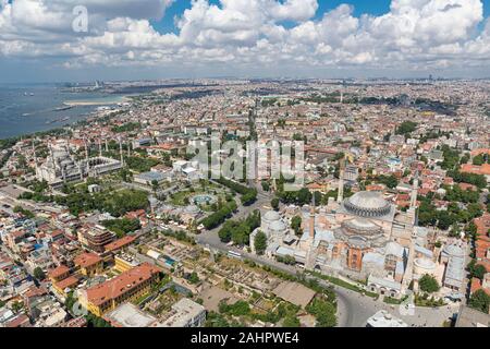 Istanbul Luftbild. Blick vom Hubschrauber; Hagia Sophia, die Blaue Moschee. Stockfoto