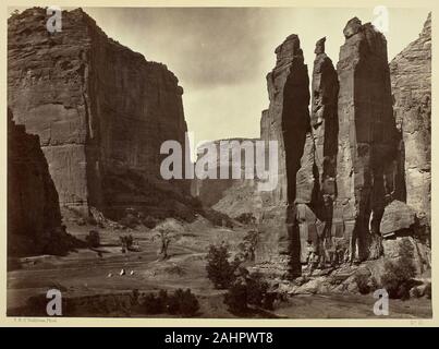 Timothy O'Sullivan. Cañon de Chelle, Mauern des Grand Cañon, ca. 1200 Fuß in der Höhe. 1873. In den Vereinigten Staaten. Eiweiß drucken, aus dem Album geographische und geologische Erkundungen und Befragungen West Des 100 Meridian, Vol.2 Stockfoto