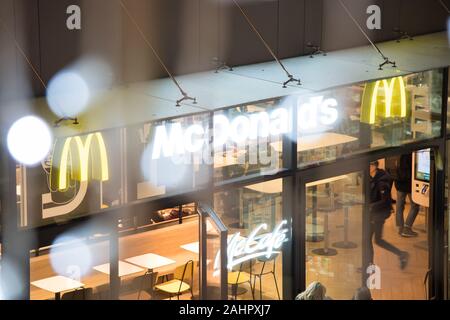 McDonald's Restaurant in Danzig, Polen. Dezember 9 2019 © wojciech Strozyk/Alamy Stock Foto Stockfoto