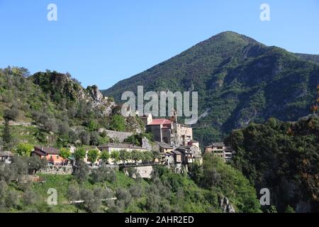 Fontan, thront, mittelalterlichen Dorf, Roya Valley, Alpes-Maritimes, Cote d'Azur, Côte d'Azur, Provence, Frankreich, Europa Stockfoto