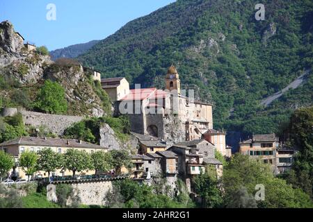 Fontan, thront, mittelalterlichen Dorf, Roya Valley, Alpes-Maritimes, Cote d'Azur, Côte d'Azur, Provence, Frankreich, Europa Stockfoto