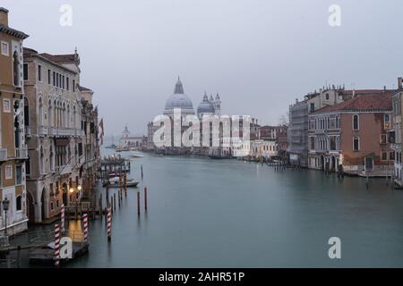 Blick auf den Canal Grande von der Ponte dell'Accademia, Venedig, Italien Stockfoto