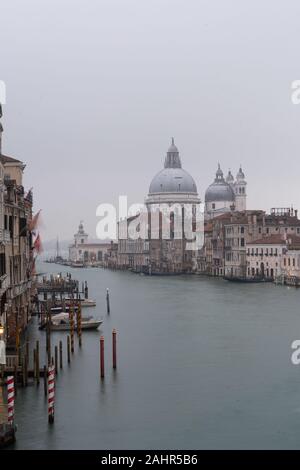 Blick auf den Canal Grande von der Ponte dell'Accademia, Venedig, Italien Stockfoto