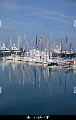 Hafen, Marina, Porto Maurizio, Imperia, Ligurien, Italienische Riviera, Italien, Europa Stockfoto