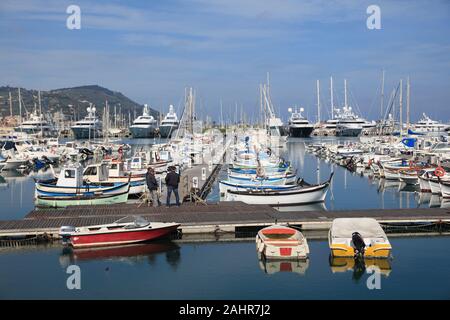 Hafen, Marina, Porto Maurizio, Imperia, Ligurien, Italienische Riviera, Italien, Europa Stockfoto