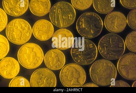 Die australische Währung, EINEM UND ZWEI DOLLAR GOLDMÜNZEN. Stockfoto