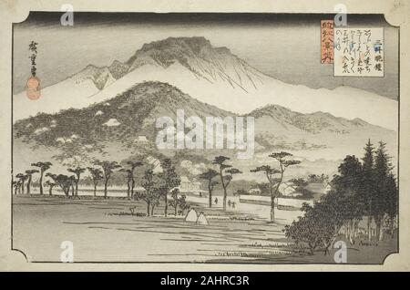 Utagawa Hiroshige. Am Abend Glocke an Miidera (Mii keine bansho), aus der serie Acht Ansichten in Omi Provinz (Omi hakkei no Uchi). 1837 - 1838. Japan. Farbe holzschnitt; oban dieses Design, wie eine Reihe anderer von Utagawa Hiroshige, ist in anderen Versionen bekannten ganz in grau Farben gedruckt (wie hier), und ein in eine Reihe von sanften Grün- und Brauntönen gedruckt. Normalerweise druckt mit einem monochromatischen Palette hergestellt werden dachte früher als bunter Versionen gemacht worden zu sein. Allerdings ist eine genaue Prüfung der dieses Blatt mit anderen zusammen mit dem Farbschema oben beschrieben zeigt an, dass Stockfoto