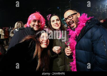 Brüssel, Belgien. 1 Jan, 2020. Die Menschen feiern das neue Jahr in Brüssel, Belgien, zum 1. Januar 2020. Credit: Zheng Huansong/Xinhua/Alamy leben Nachrichten Stockfoto