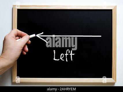 Tafel mit Schreiben links und einen Pfeil, links Stockfoto