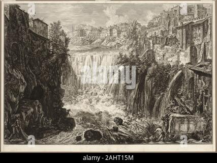 Giovanni Battista Piranesi. Blick auf die Große Kaskade im Tivoli, von der Aussicht auf Rom. 1766. Italien. Radierung auf Elfenbein Bütten Giovanni Battista Piranesi hatte Jahrzehnte der Touristen mit seinen massiven, meisterhaft Radierungen der architektonischen Denkmäler in Rom und Umgebung zu der Zeit, als er seine Ansichten von Rom Serie in den späten 1770er Jahren abgeschlossen. Der Wasserfall hier abgebildet, in der Altstadt von Tivoli, war ein Wunder der Natur, und aus dem 16. Jahrhundert Villa d'Este in der Nähe der gleichen Wasserkraft in ein extravagant künstliche Reihe von Brunnen geleitet, Automaten (mechanisches Spielzeug durch Wasser bewegt), und Strat Stockfoto