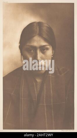 Edward S. Curtis. Suquamish Frau. 1899. In den Vereinigten Staaten. Photogravüre, Platte 305 von der Nordamerikanischen Indianer, Band 9 (1913) Stockfoto