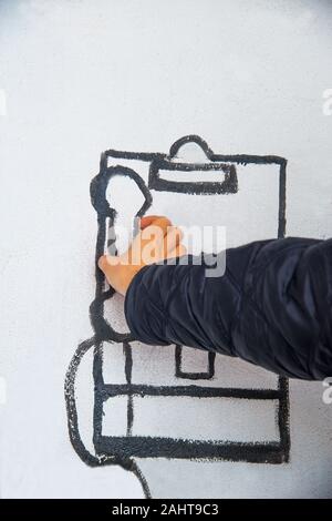 Hand herauf eine falsche Zahlen Telefon. Stockfoto