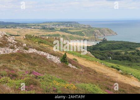 Three Cliffs Bay und Pwlldu Kopf von Cefn Bryn, Gower, South Wales, Großbritannien Stockfoto