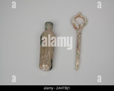 Antike römische. Parfüm Flasche mit durchgeschleift und Stopper. 100 BC - 400 AD. Italien. Glas, Werkzeug - Technik durchgebrannt Stockfoto