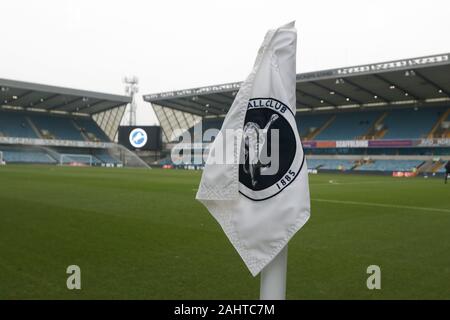 London, Großbritannien. 1. Jan 2020. Die ecke Flagge während der Sky Bet Championship Match zwischen Millwall und Luton Town an der Höhle, London am Mittwoch, dem 1. Januar 2020. (Credit: Jacques Feeney | MI Nachrichten) das Fotografieren dürfen nur für Zeitung und/oder Zeitschrift redaktionelle Zwecke verwendet werden, eine Lizenz für die gewerbliche Nutzung Kreditkarte erforderlich: MI Nachrichten & Sport/Alamy leben Nachrichten Stockfoto
