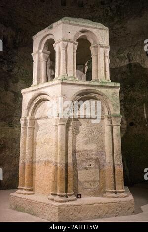 AUBETERRE SUR DRONNE CHARENTE AQUITAINE FRANKREICH - SAINT JEAN XI Jahrhundert HÖHLENKIRCHE mit einer Nachbildung des Heiligen Grabes VON JERUSALEM - SANTIAGO DE COMPOSTELLA - römische Architektur - religiöse Architektur © Frédéric BEAUMONT Stockfoto