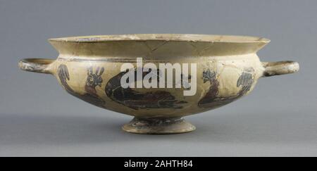 Antike Griechische. Kylix (Trinkbecher). 560 v. Chr. - 550 v. Chr.. Korinth. Terracotta, in der schwarz-Abbildung Technik eingerichtet Stockfoto