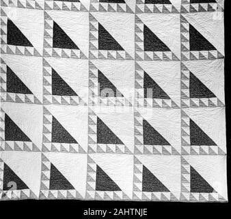 Handtücherwechsel (Leihen und Borgen Quilt). 1835. In den Vereinigten Staaten. Baumwolle, in Leinwandbindung, zusammengesetzt mit Baumwolle, in Leinwandbindung, gedruckt; Gesteppte; mit Baumwolle unterlegt, in Leinwandbindung; Rot und Grün auf weißem Grund Stockfoto