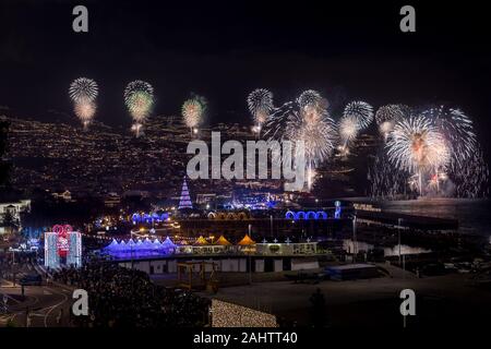 Wunderschöne neue Jahr Feuerwerk in Funchal, Madeira, Portugal. Stockfoto