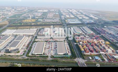 Peking, China. 24 Okt, 2019. Luftbild am Okt. 24, 2019 zeigt eine Ansicht des neuen Lingang Bereich der China (Shanghai) Pilot Free Trade Zone in Shanghai, China. Credit: Ding Ting/Xinhua/Alamy leben Nachrichten Stockfoto