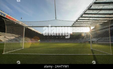 Newcastle, UK. 1. Januar 2020; St. James Park, Newcastle, Tyne und Wear, England; Fußball der englischen Premier League, Newcastle United gegen Leicester City; Allgemeine Ansicht, St James Park - Streng redaktionelle Verwendung. Keine Verwendung mit nicht autorisierten Audio-, Video-, Daten-, Spielpläne, Verein/liga Logos oder "live" Dienstleistungen. On-line-in-Match mit 120 Bildern beschränkt, kein Video-Emulation. Credit: Aktion Plus Sport Bilder/Alamy leben Nachrichten Stockfoto