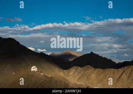 Tsemo Namgyal Kloster von Shanti Stupa, Leh, Ladakh, Indien, Asien gesehen Stockfoto