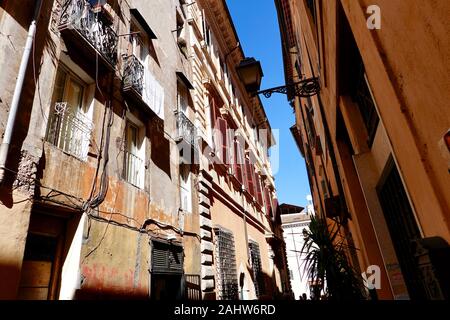 Alte Wohnhäuser auf der winzigen Via Della Reginella, im alten, jüdischen Viertel von Rom, Italien Stockfoto