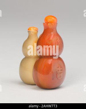 Gourd-Shaped Doppel Schnupftabak Flasche. 1780 - 1880. China. Chalcedon mit geschnitzten Stockfoto