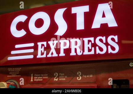 Nahaufnahme der Zeichen auf ein Costa Coffee express Maschine Stockfoto