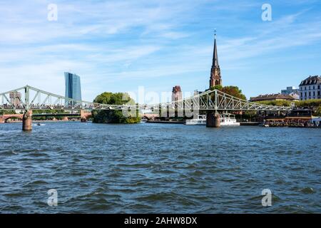 Ufer des Mains in Frankfurt (Deutschland) Stockfoto